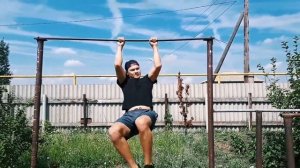 Как научиться делать выход силой на одну руку?!