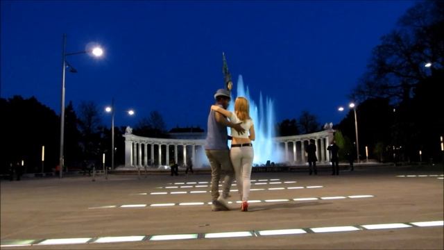 Katya & Joshua in Kizomba mood - Night walk in Vienna смотреть онлайн