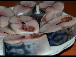Как вкусно засолить скумбрию / Простой рецепт слабосоленой скумбрии.