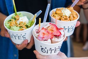 Приготовление мороженого с фруктовым мороженым - корейская уличная еда