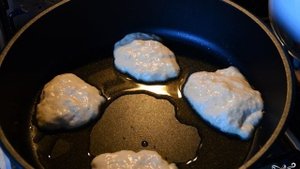 Быстрые оладьи на сухих дрожжах