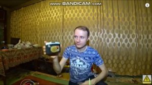 Креосан слушает музыку с кассетой (создано в описании)