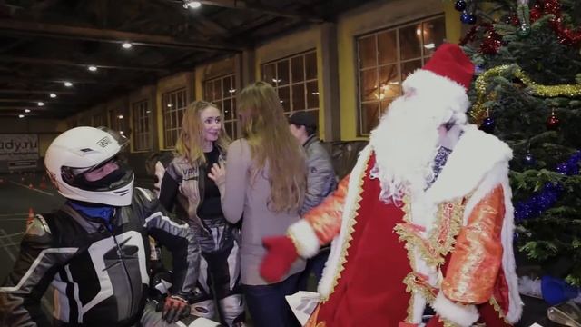 МотоЕлка и МотоДедМороз :) С Новым 2017 Годом! смотреть онлайн