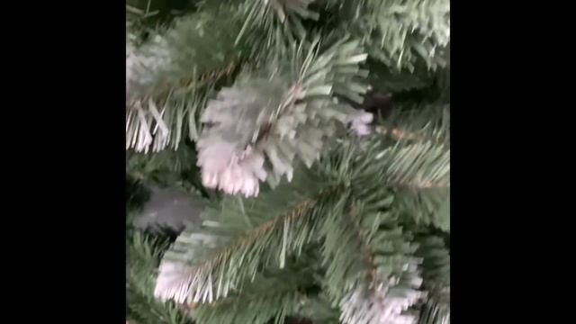 Все елки искусственные новогодние в одном видео. Обзор веток смотреть онлайн