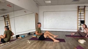 Пробуем все вариации скруток ВИНЬЯСА ФЛОУ спокойная практика ХАТХА ЙОГИ балансовые и силовые скрутк