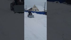 Минитрактор Бизон Гусеничный. Уборка снега