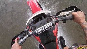 По воде на сноубайке!