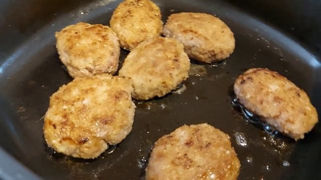 == Котлеты на хорошей сковороде. смотреть онлайн