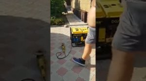 Ручной запуск дизельного электрогенератора