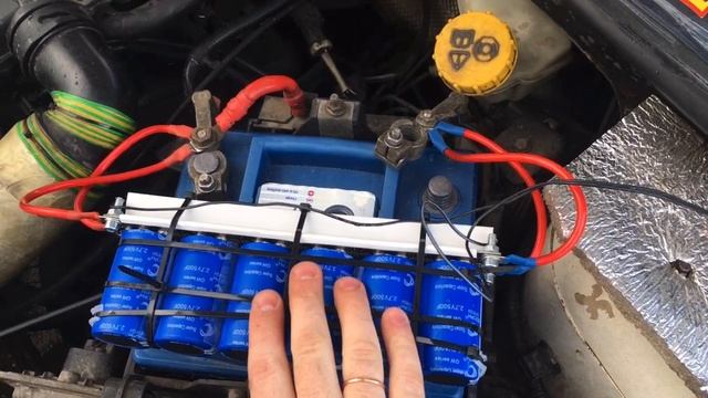 Завёлся на суперконденсаторе из 500F банок.