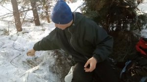 Выживание в лесу. Как построить укрытие зимой. Розыгрыш！