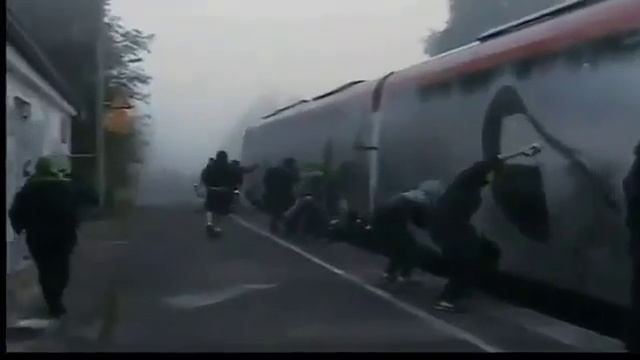 Как рисуют граффити на поездах в Германии! смотреть онлайн