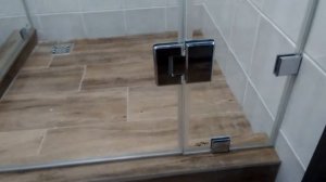Угловая перегородка из стекла для душа