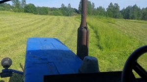 Жена учится косить сено на мтз 82.
