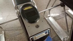 проход через турникеты метро