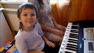 Аким 4 г. Игра в 4 руки: "Вальс собачек"