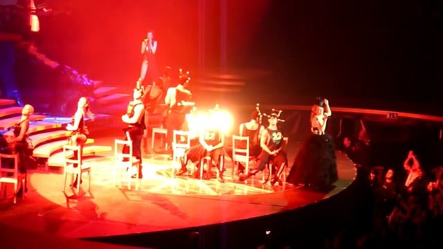 Kylie Minogue - Spinning Around LIVE @ Hartwall Areena, Helsinki, Finland 22.02.2011 смотреть онлайн