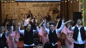 Как хорошо  и приятно быть братьям вместе.