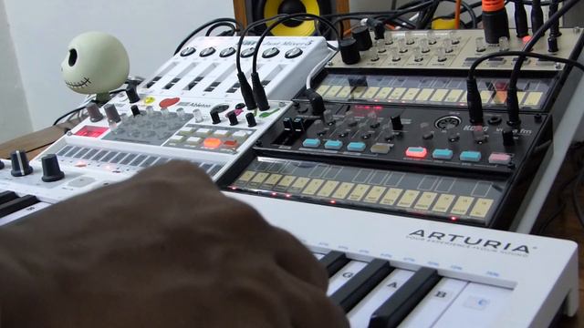 KORG VOLCA ABLETON JAM #korgvolca#volcakeys#volcafm#volcasample#pajenware#justmixer5#handpan#noisy смотреть онлайн