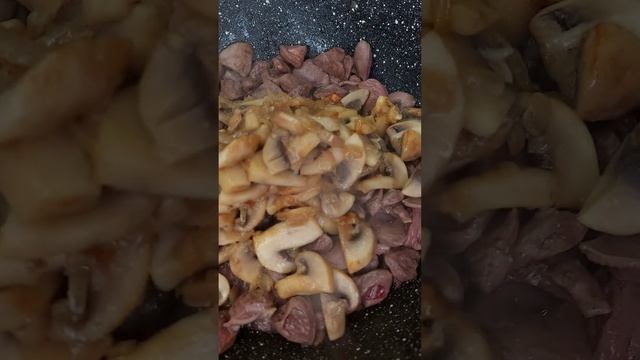 Вкусный рецепт: Куриные сердца с шампиньонами - лучший обед дома!