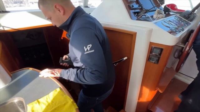 Ищем недостатки в Beneteau Swift Trawler 42. Эксперты в работе. смотреть онлайн