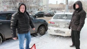 Воронеж. НАРУШИТЕЛЬ УСТРОИЛ РОЗЫГРЫШ НА ТРОТУАРЕ, СБИЛ ПЕШЕХОДА, СКРЫЛСЯ, ВЕРНУЛСЯ И ВСЕ ОСОЗНАЛ.