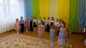 Песенка для мамы (пение и игра на детских музыкальных инструментах) - старшая группа детского сада