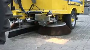 Механические подметально-уборочные машины BRODD