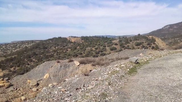 Ущелье между Büyukeceli и Yanışlı, ведущее к морю (20.02.2022) смотреть онлайн