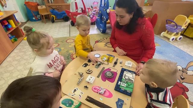 Бизиборд как средство всестороннего развития ребенка. Педагог группы раннего возраста Чукина А. А.