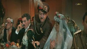 Я смотрю на тебя - ты неловкий какой...