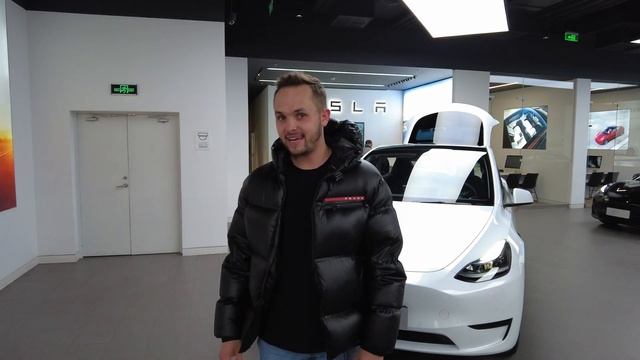 Выгнали русского из американской Теслы в Китае! Tesla дешевле на полмиллиона! Обзор Tesla Model 3/Y