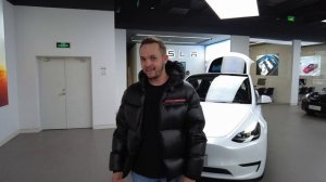 Выгнали русского из американской Теслы в Китае! Tesla дешевле на полмиллиона! Обзор Tesla Model 3/Y