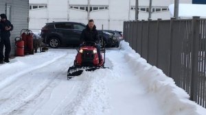 Уборка снега мини трактором MTD SMART RE 125 с отвалом для снега (snow blade)