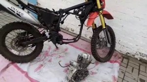 Установка двигателя на кроссовый 250 кубовый двигатель.