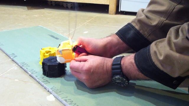 Проверка на горение подрозетников Schneider Electric и Kopos Kolin для гипсокартона смотреть онлайн