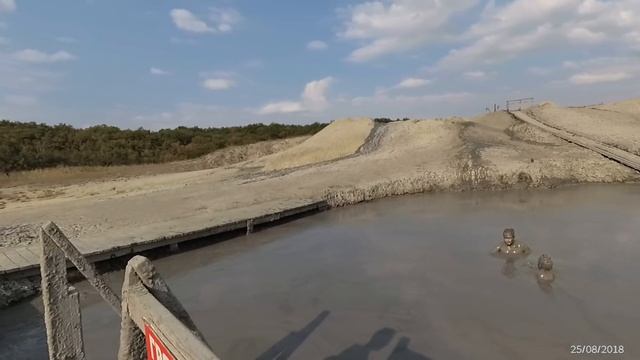 Искупаться в грязи - с удовольствием! Грязевой вулкан Шуго смотреть онлайн