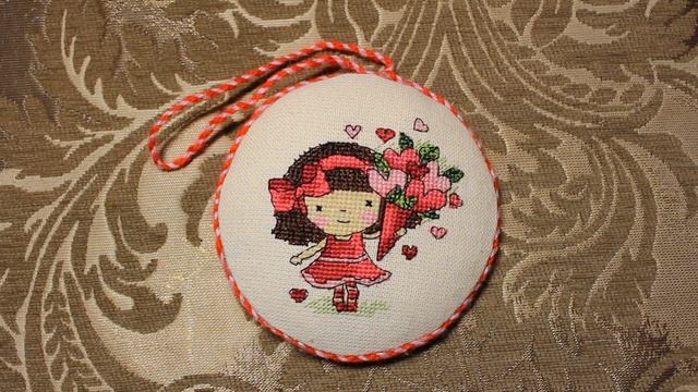 "Девочка с букетом сердечек" от Светланы Сичкарь. Вышиваю в подарок + слайдшоу смотреть онлайн