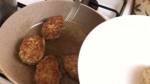 Рис с овощами и котлетами. Вкусный ужин для небольшой семьи .