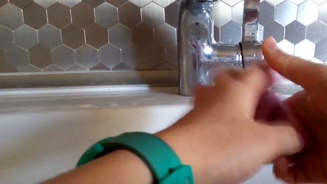 КАК ЗАСТЫВШИЙ ПЛАСТИЛИН СДЕЛАТЬ ВНОВЬ ТЯНУЧИМ И ВОЗДУШНЫМ смотреть онлайн