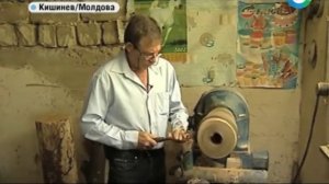 Мастер создает уникальные вазы из цельного куска дерева