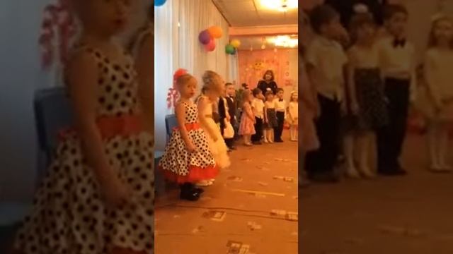Утренник. Песня бабушке