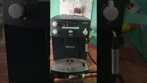 кофемашина Delonghi Aeg мигает нижний ряд индикаторов поочередно .