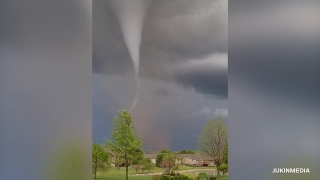 TORNADOES OF 2022 - INCREDIBLE MOMENTS