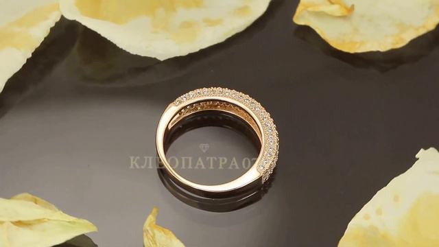 Богатое кольцо с множеством фианитов, покрытое золотом смотреть онлайн