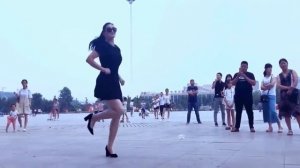 Очень обалденно танцует красавица Цинцин (Qingqing) (1)
