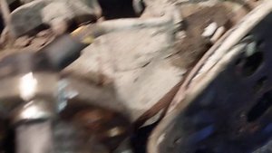 Часть 2. Как вытащить датчик АБС заднего колеса на фольксваген пассат Б4. При замене цапфы.