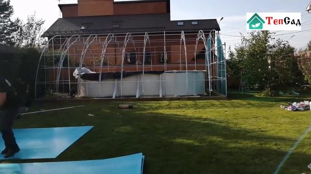 Боковой павильон для бассейна из поликарбоната. Процесс монтажа над бассейном.