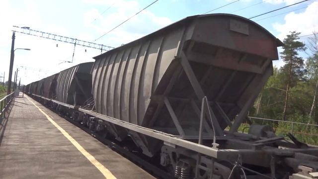 Электровозы ВЛ80С-362 и ВЛ80С-2517 с грузовыми поездами смотреть онлайн