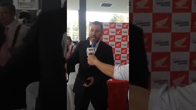 PRESENTACIÓN ACEITE GENUINO HONDA смотреть онлайн